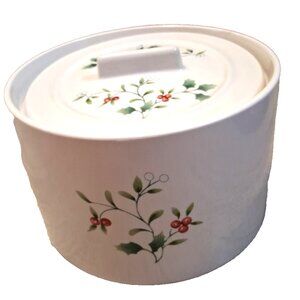 Pfaltzgraff Winterberry Round 3.5"  x 5.25"  Lidded Crock, Covered Dish
